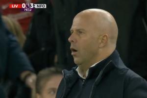 什么心情！利物浦主场0-3落后，转播镜头切给斯洛特